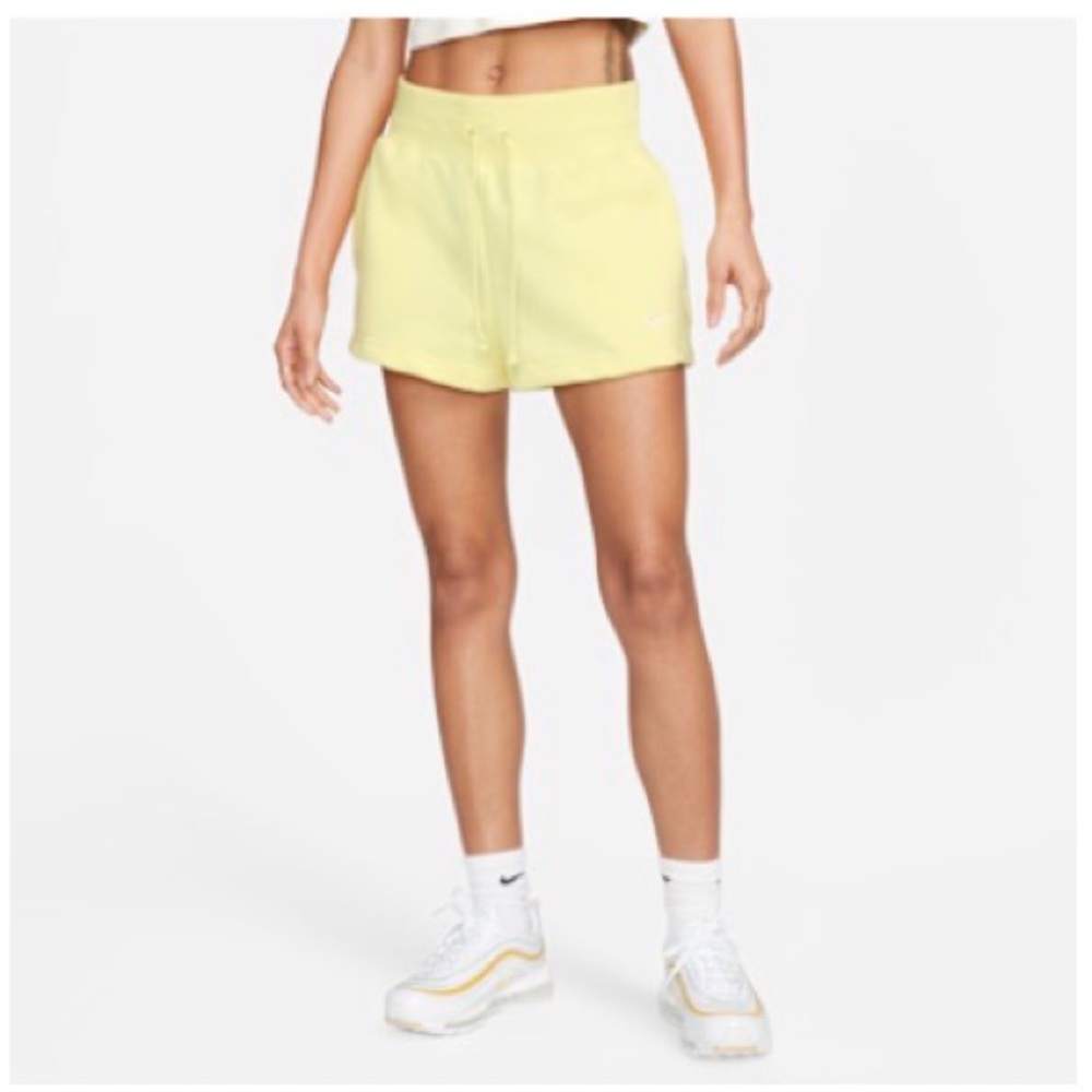Nike Women's Phoenix Fleece Loose Shorts - Lemon Chiffon